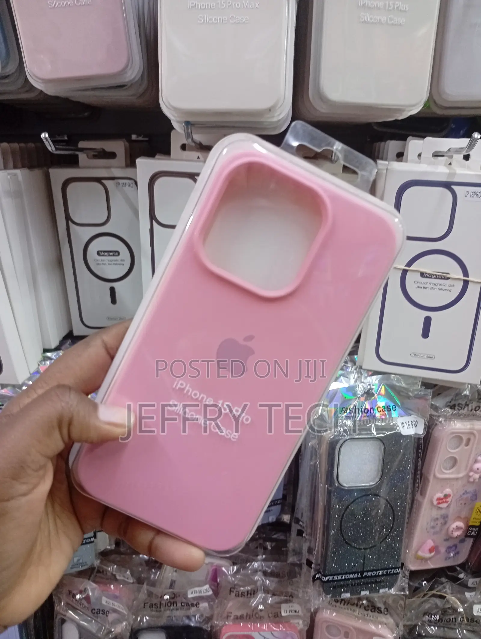 iPhone 15 Pro : Flexible, Shock-Absorbent Liquid Silicone Case