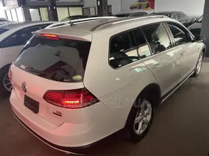 Volkswagen Golf 2019 White