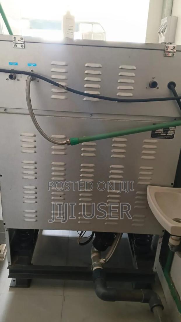 Commercial Laundry Machine - thumbnail 2