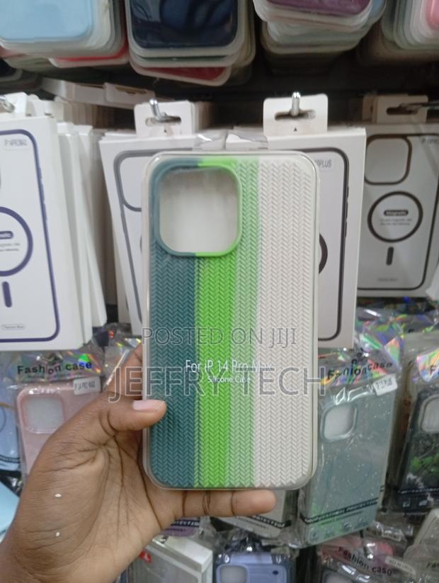 Ip 14 Pro Max Green and White Herringbone Texture Case