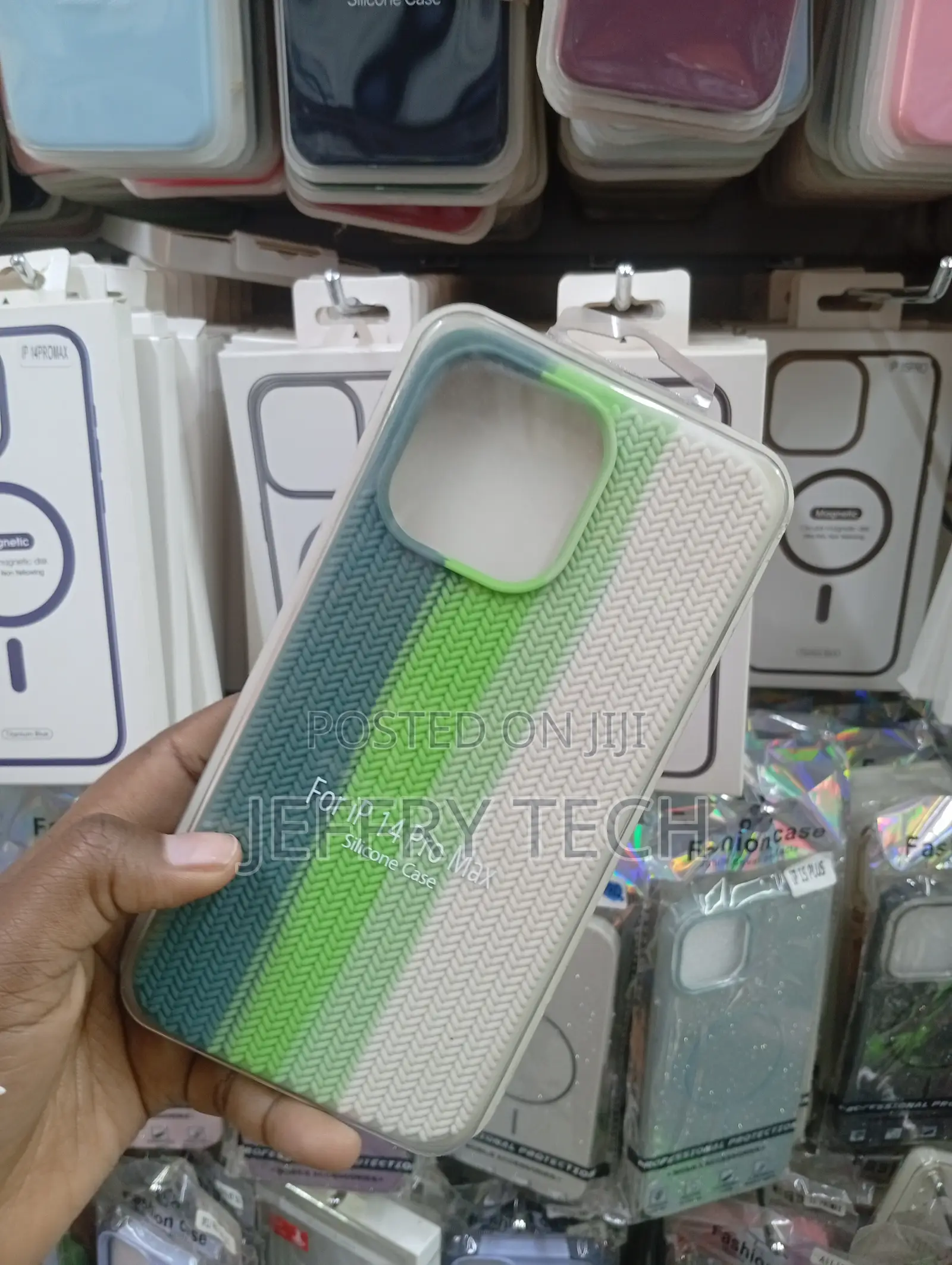 Ip 14 Pro Max Green and White Herringbone Texture Case