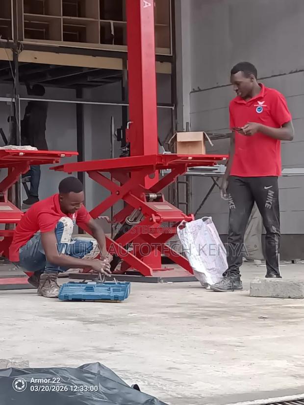 Fast Lifting and Lowering Speed 1.8m High Scissor Carlift Sunshine