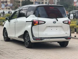 Toyota Sienta 2020 White