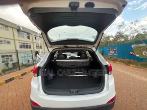 Hyundai Tucson GL FWD 2011 White