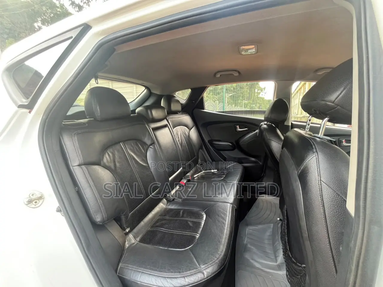 Hyundai Tucson GL FWD 2011 White