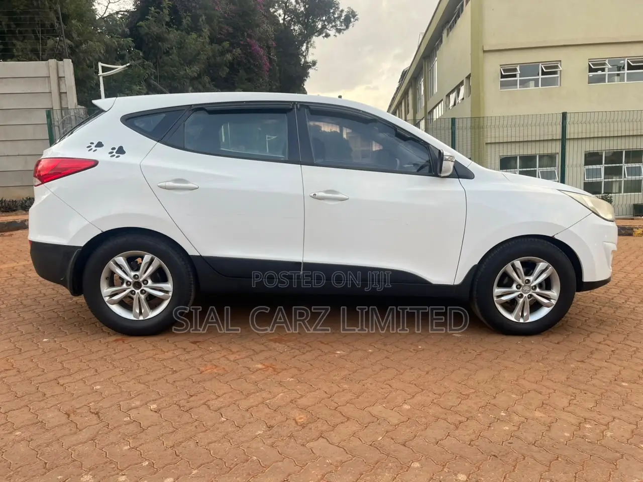 Hyundai Tucson GL FWD 2011 White