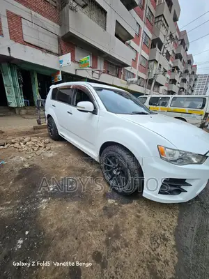 Mitsubishi Outlander 2011 White