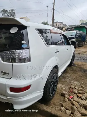 Mitsubishi Outlander 2011 White