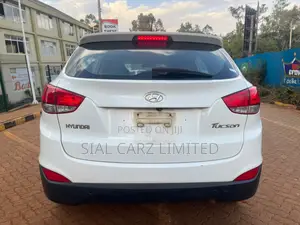 Hyundai Tucson GL FWD 2011 White