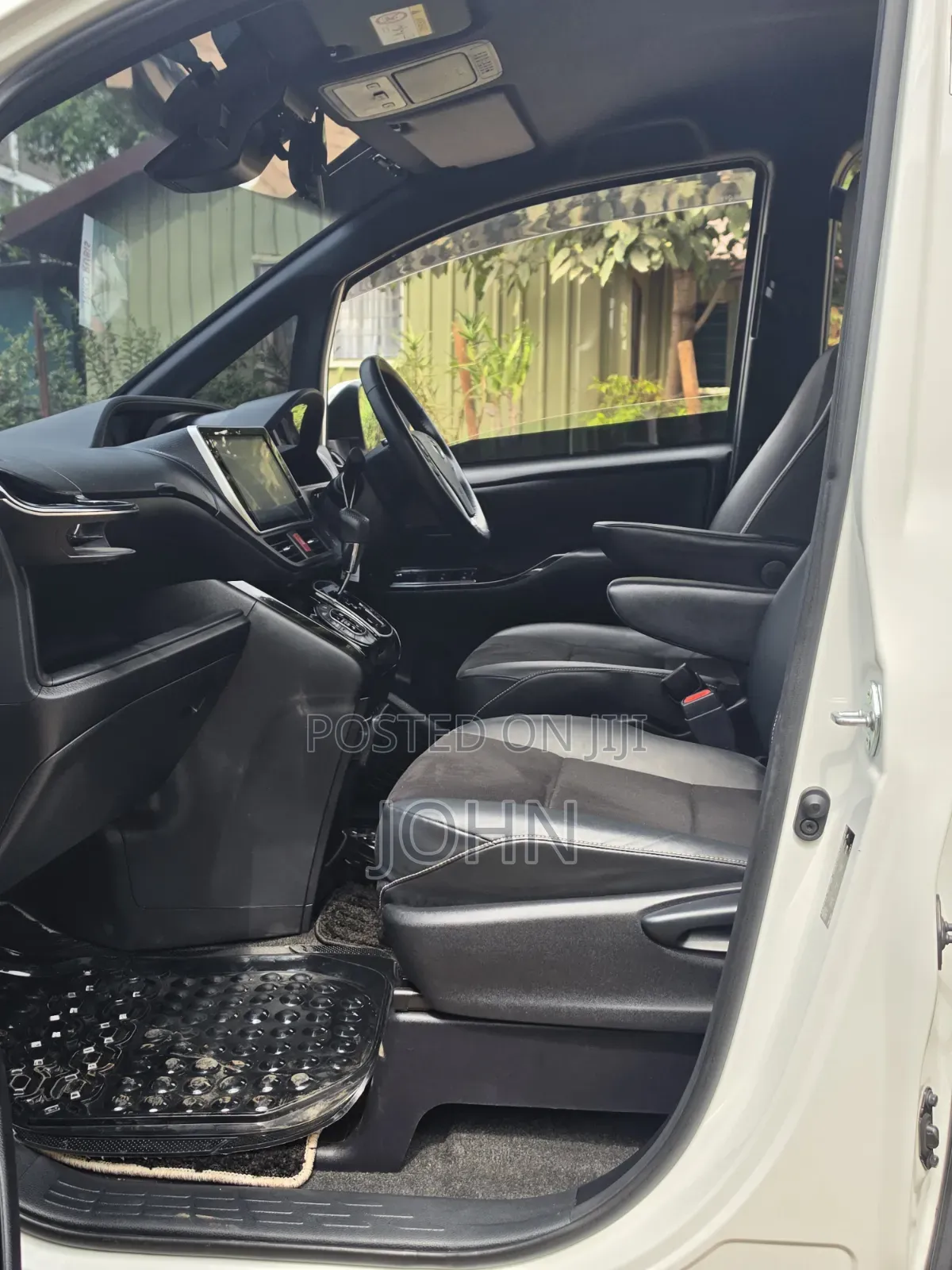Toyota Noah 2018 White