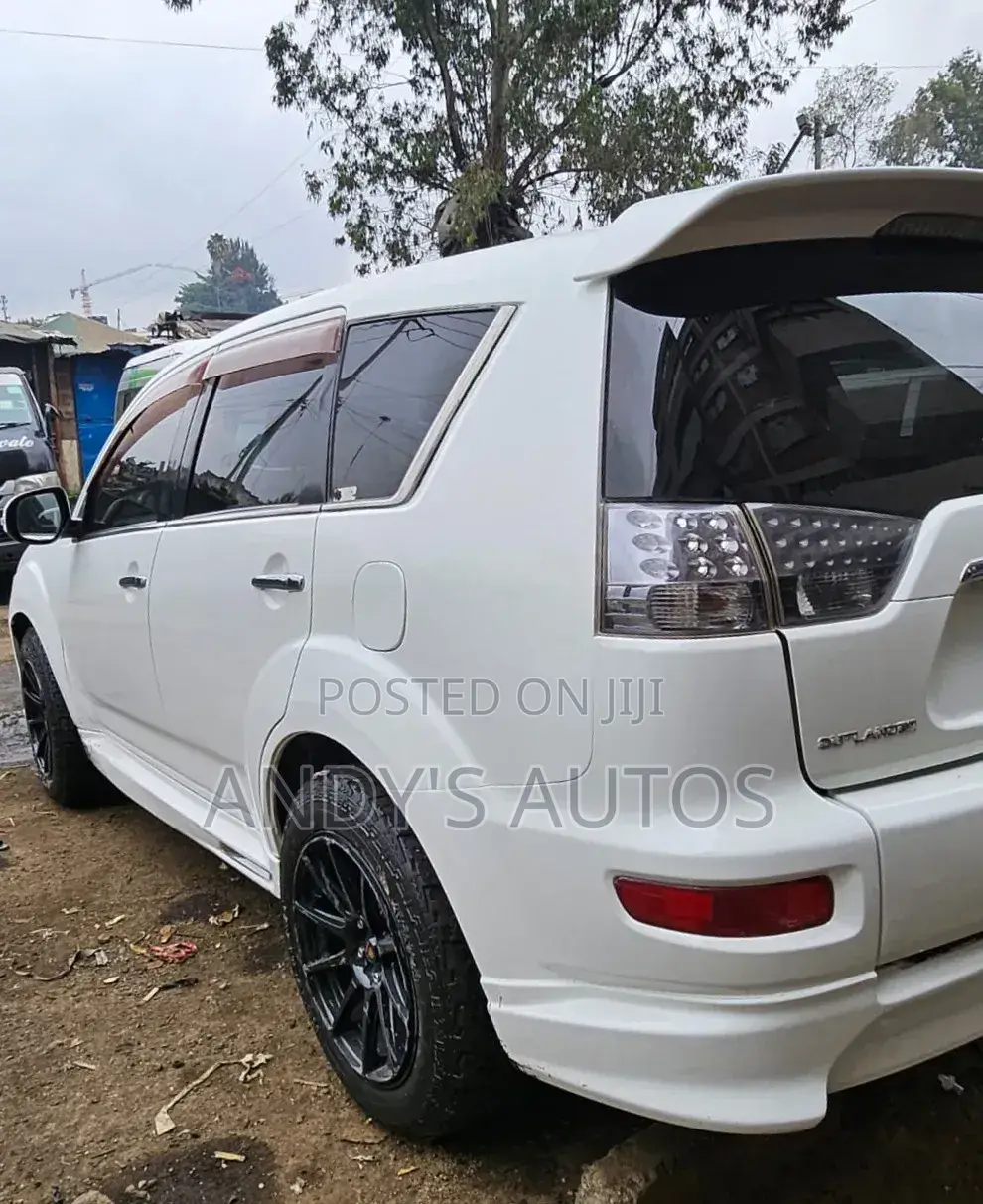 Mitsubishi Outlander 2011 White