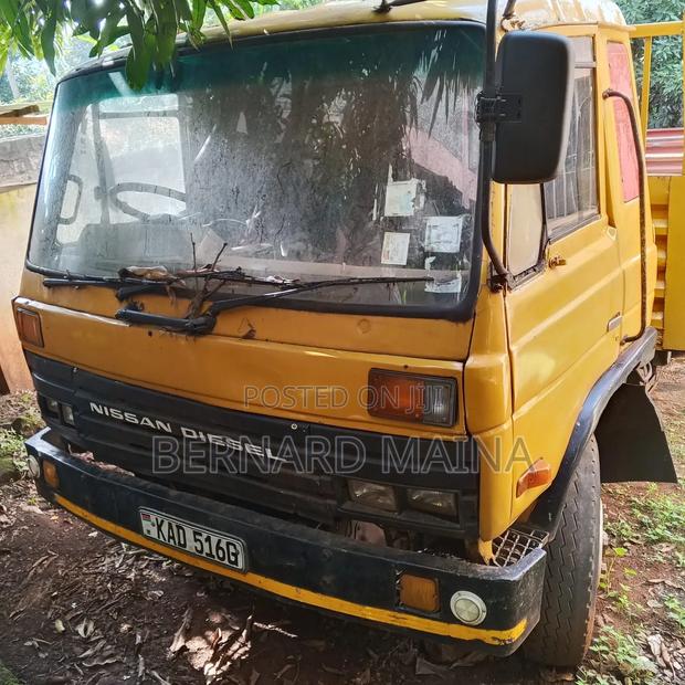 Nissan Diesel Low Bed - thumbnail 2