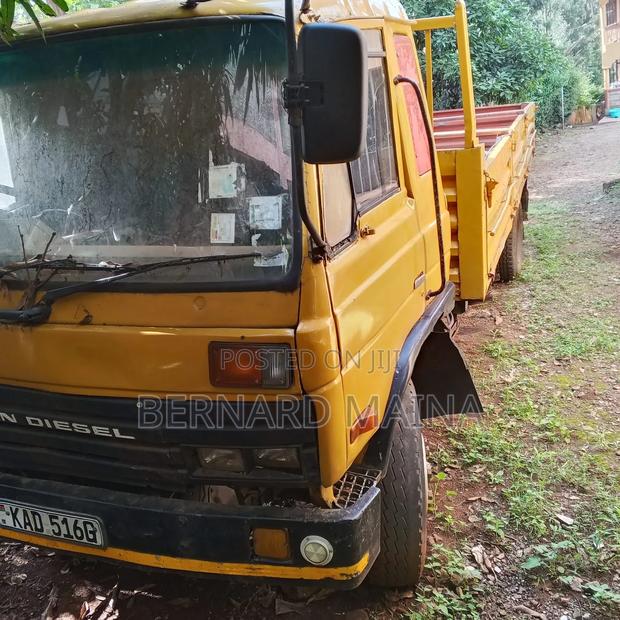 Nissan Diesel Low Bed - thumbnail 3