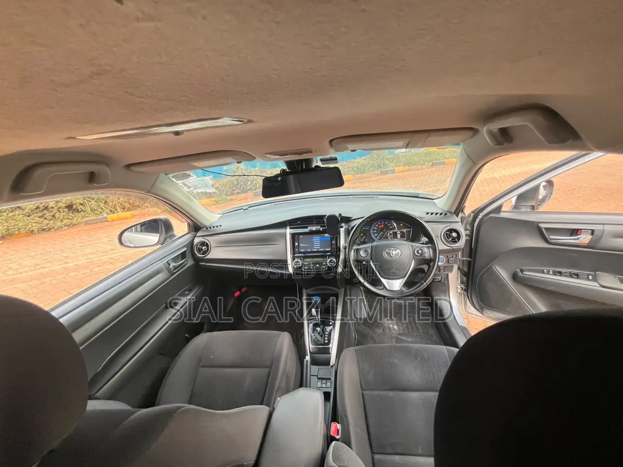 Toyota Corolla Fielder 1.5 Hybrid FWD 2017 Silver