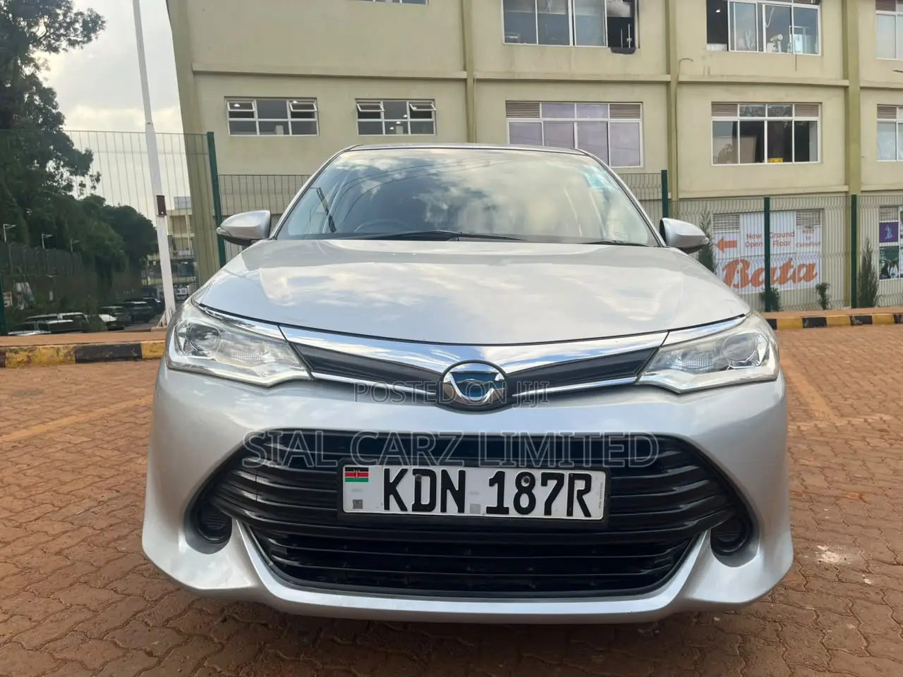 Toyota Corolla Fielder 1.5 Hybrid FWD 2017 Silver