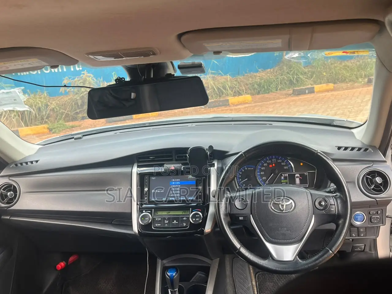Toyota Corolla Fielder 1.5 Hybrid FWD 2017 Silver