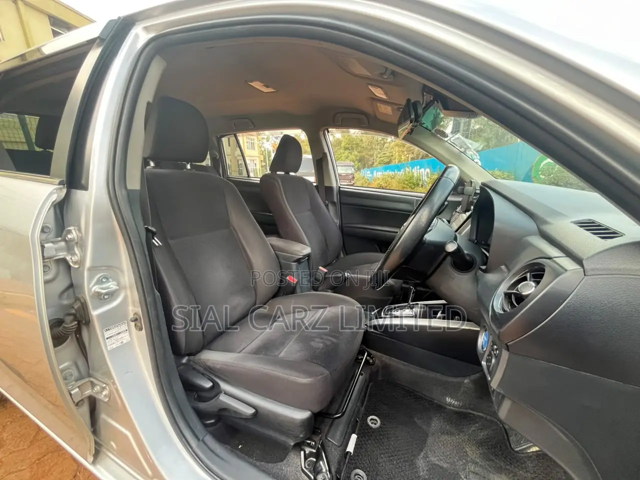 Toyota Corolla Fielder 1.5 Hybrid FWD 2017 Silver