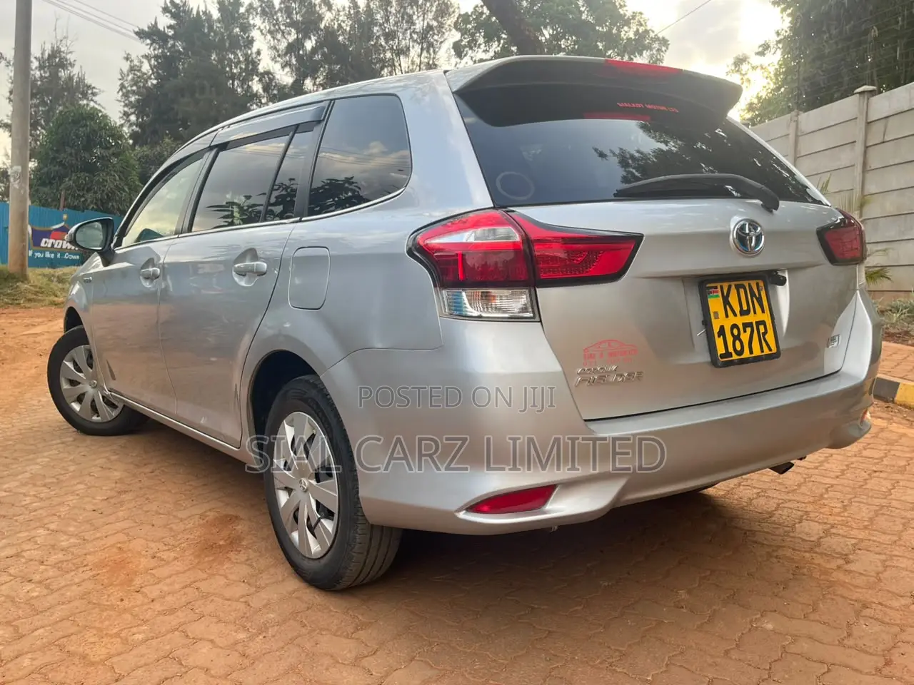 Toyota Corolla Fielder 1.5 Hybrid FWD 2017 Silver
