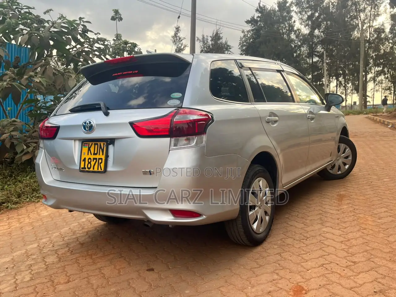 Toyota Corolla Fielder 1.5 Hybrid FWD 2017 Silver