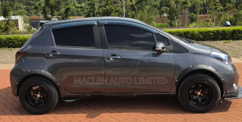 Toyota Vitz 2012 Gray