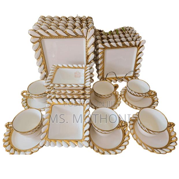 30-Piece Wavy Gold Border Dinner Set