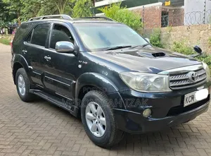Toyota Fortuner 2010 Black