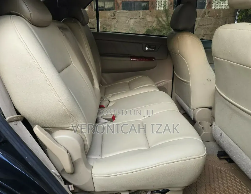 Toyota Fortuner 2010 Black