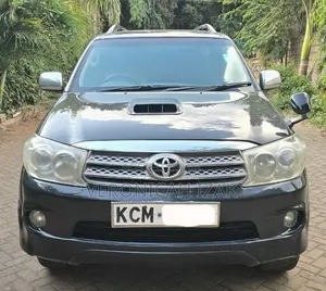 Toyota Fortuner 2010 Black
