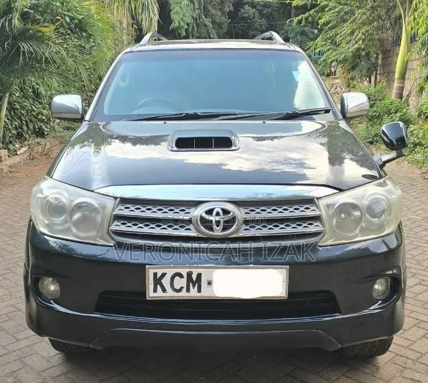 Toyota Fortuner 2010 Black