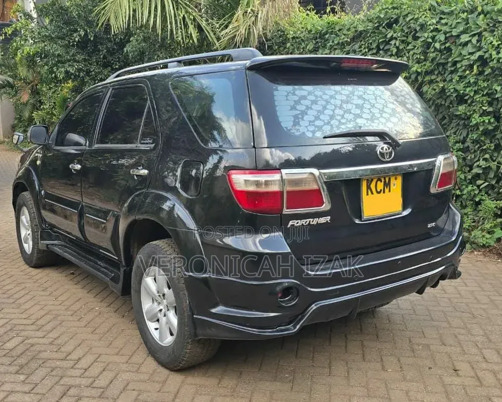 Toyota Fortuner 2010 Black