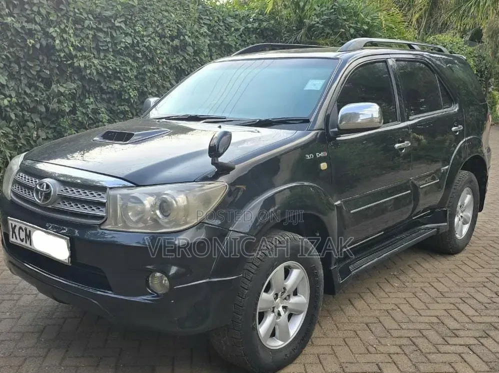 Toyota Fortuner 2010 Black