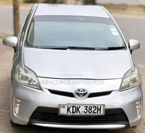 Toyota Prius 4dr Hatchback (1.8L 4cyl gas/electric hybrid CVT) 2016