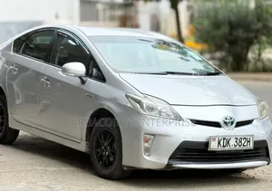 Toyota Prius 4dr Hatchback (1.8L 4cyl gas/electric hybrid CVT) 2016