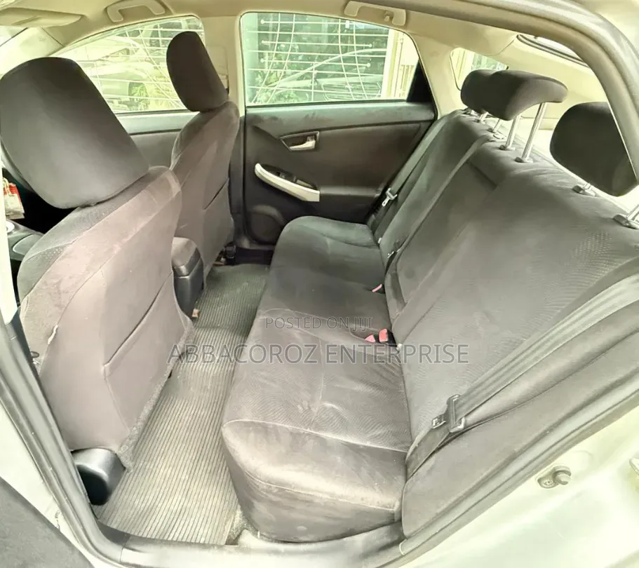 Toyota Prius 4dr Hatchback (1.8L 4cyl gas/electric hybrid CVT) 2016