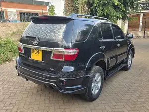Toyota Fortuner 2010 Black