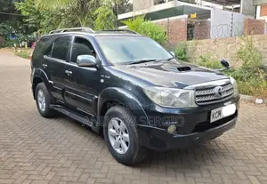 Toyota Fortuner 2010 Black