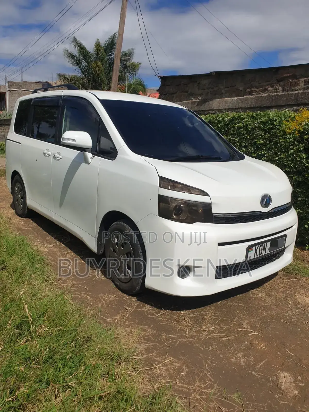Toyota Voxy 2010 White