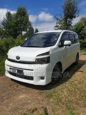 Toyota Voxy 2010 White