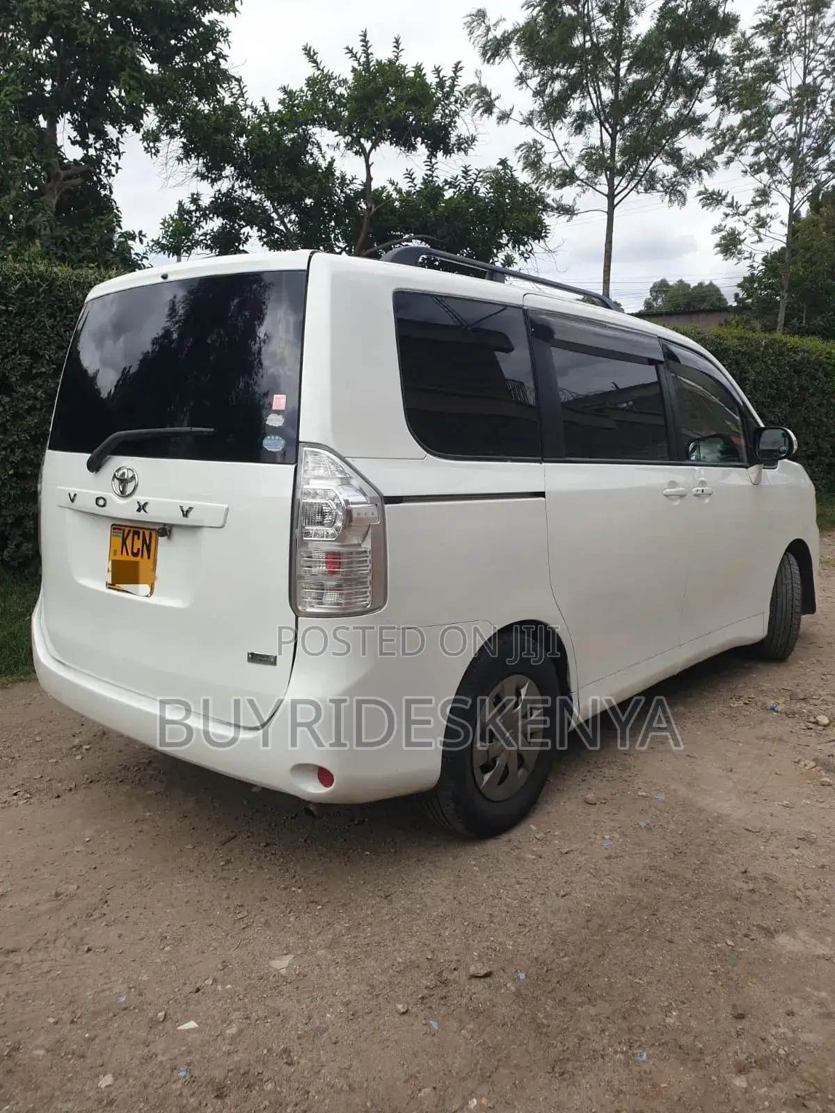 Toyota Voxy 2010 White