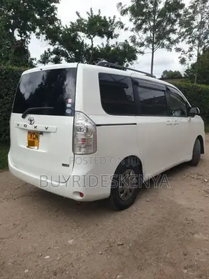 Toyota Voxy 2010 White