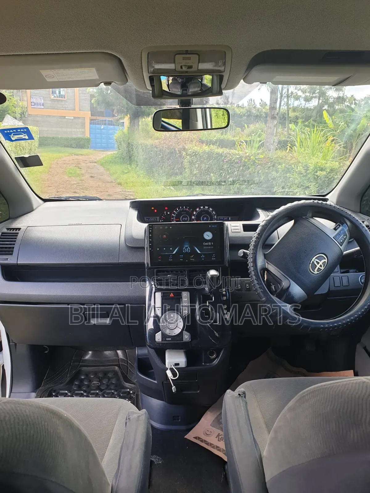 Toyota Voxy 2010 White