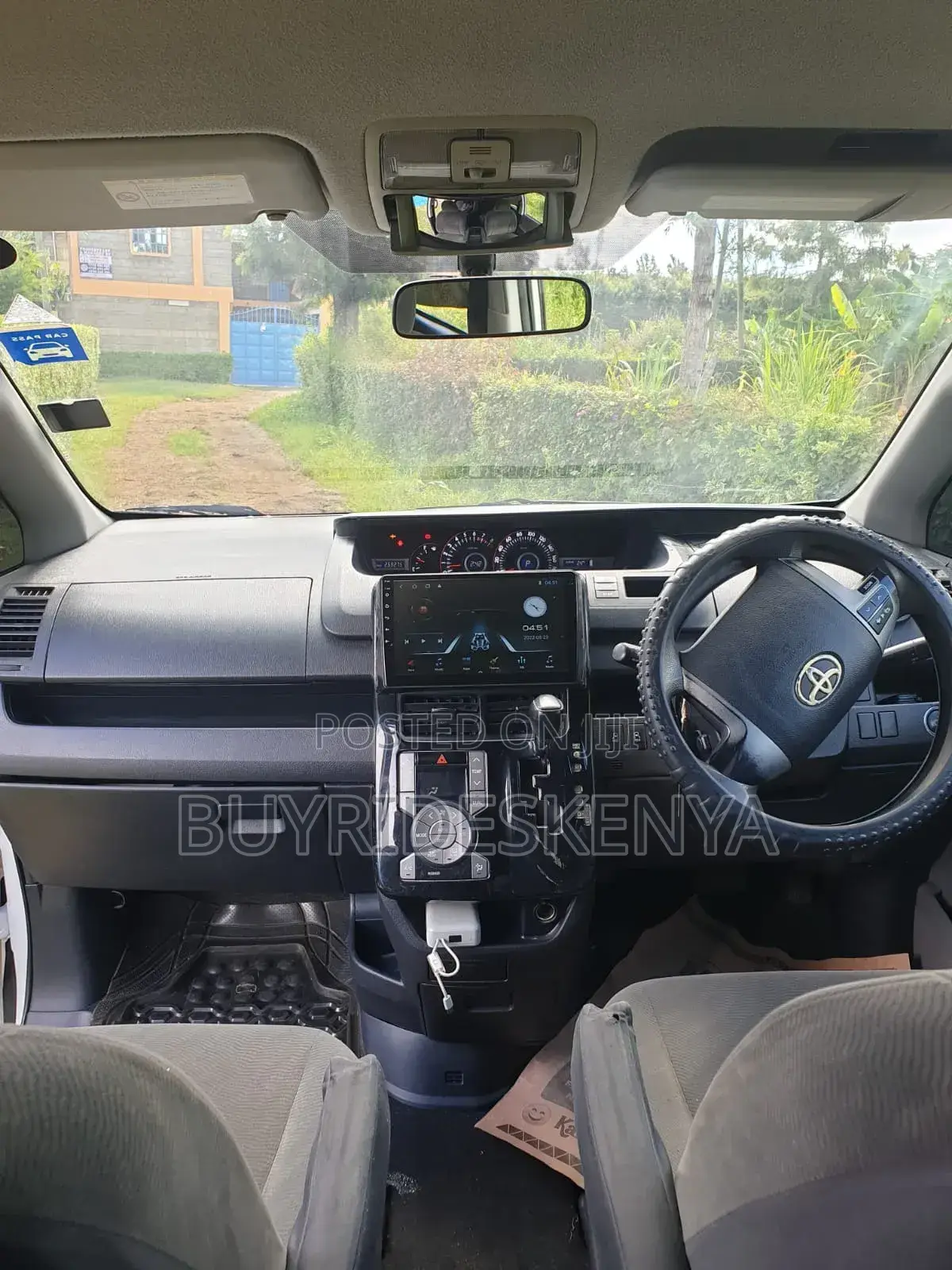 Toyota Voxy 2010 White