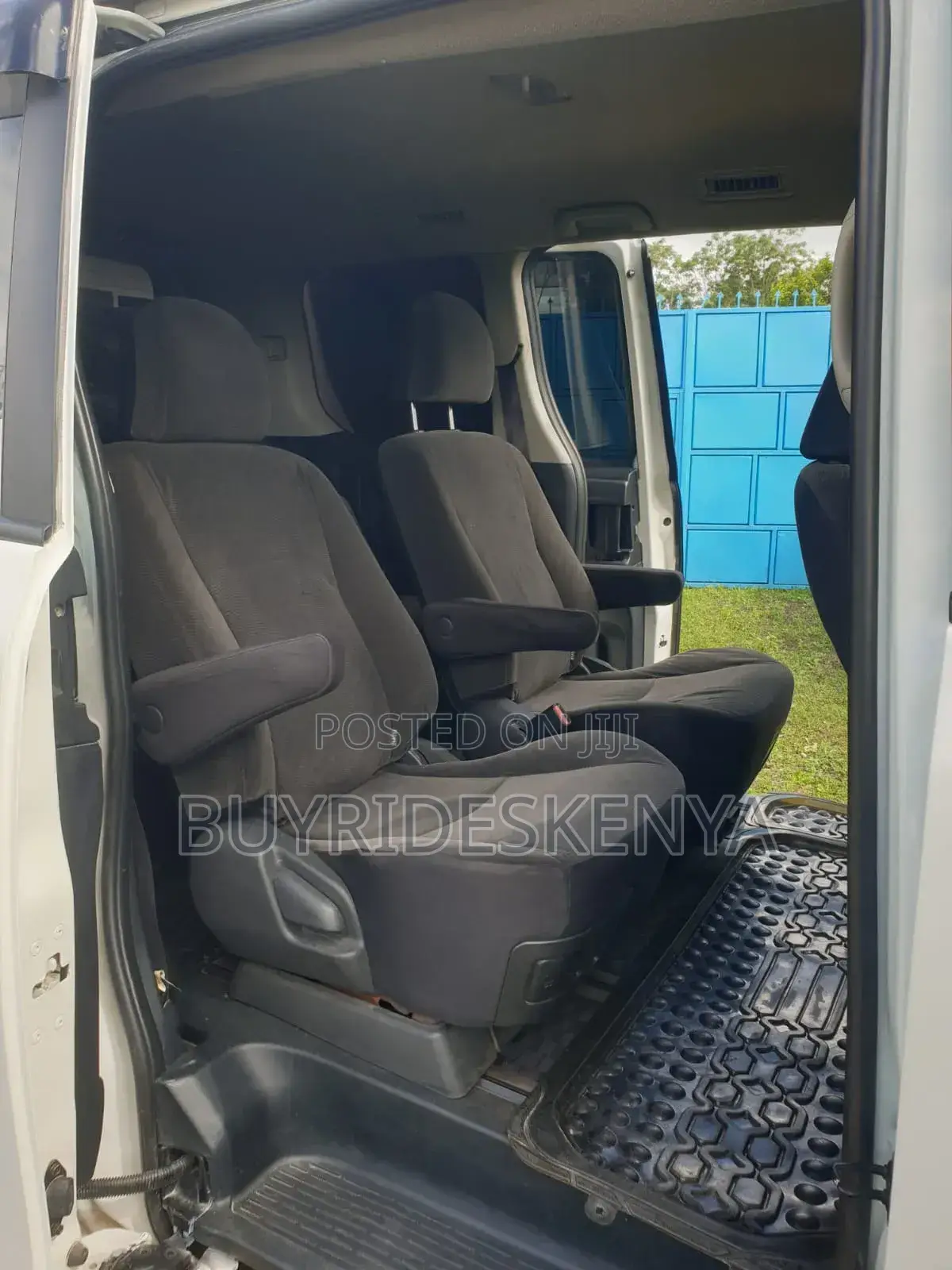 Toyota Voxy 2010 White
