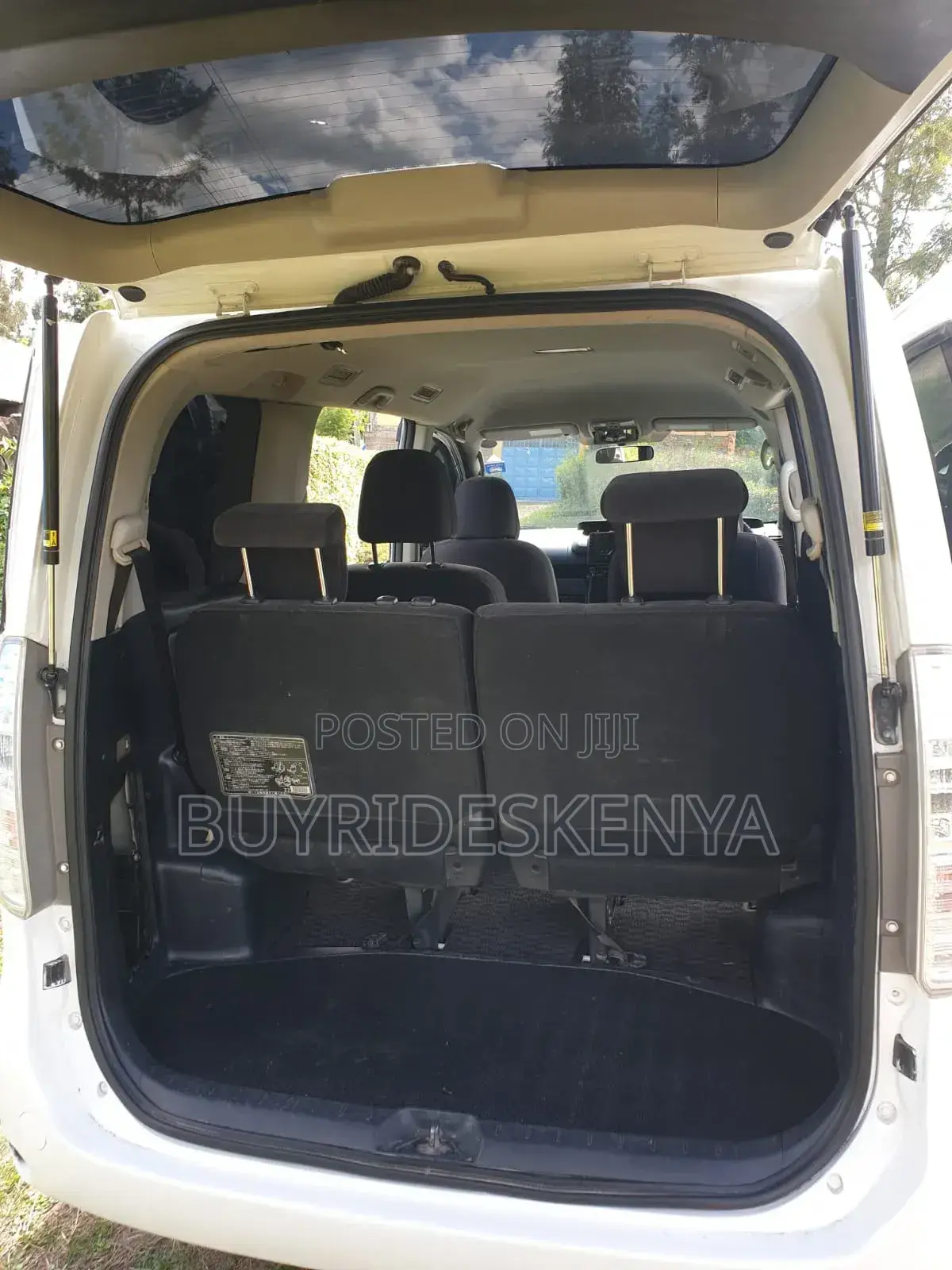 Toyota Voxy 2010 White