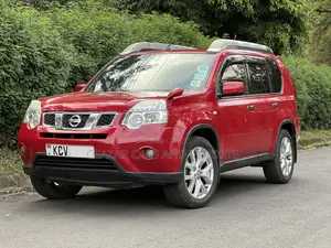 Nissan X-Trail 2.0 Petrol XE 2012 Red