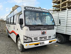 Isuzu NQR 2017 White