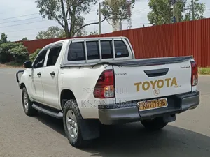 Toyota Hilux 2020 White