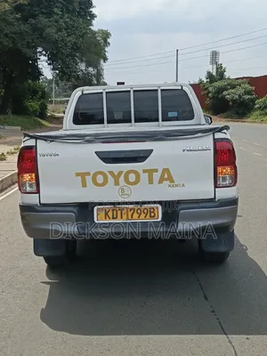 Toyota Hilux 2020 White