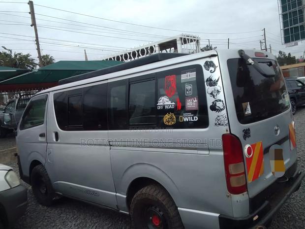 Toyota HiAce 2014 Silver - thumbnail 2