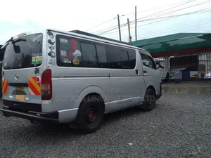 Toyota HiAce 2014 Silver